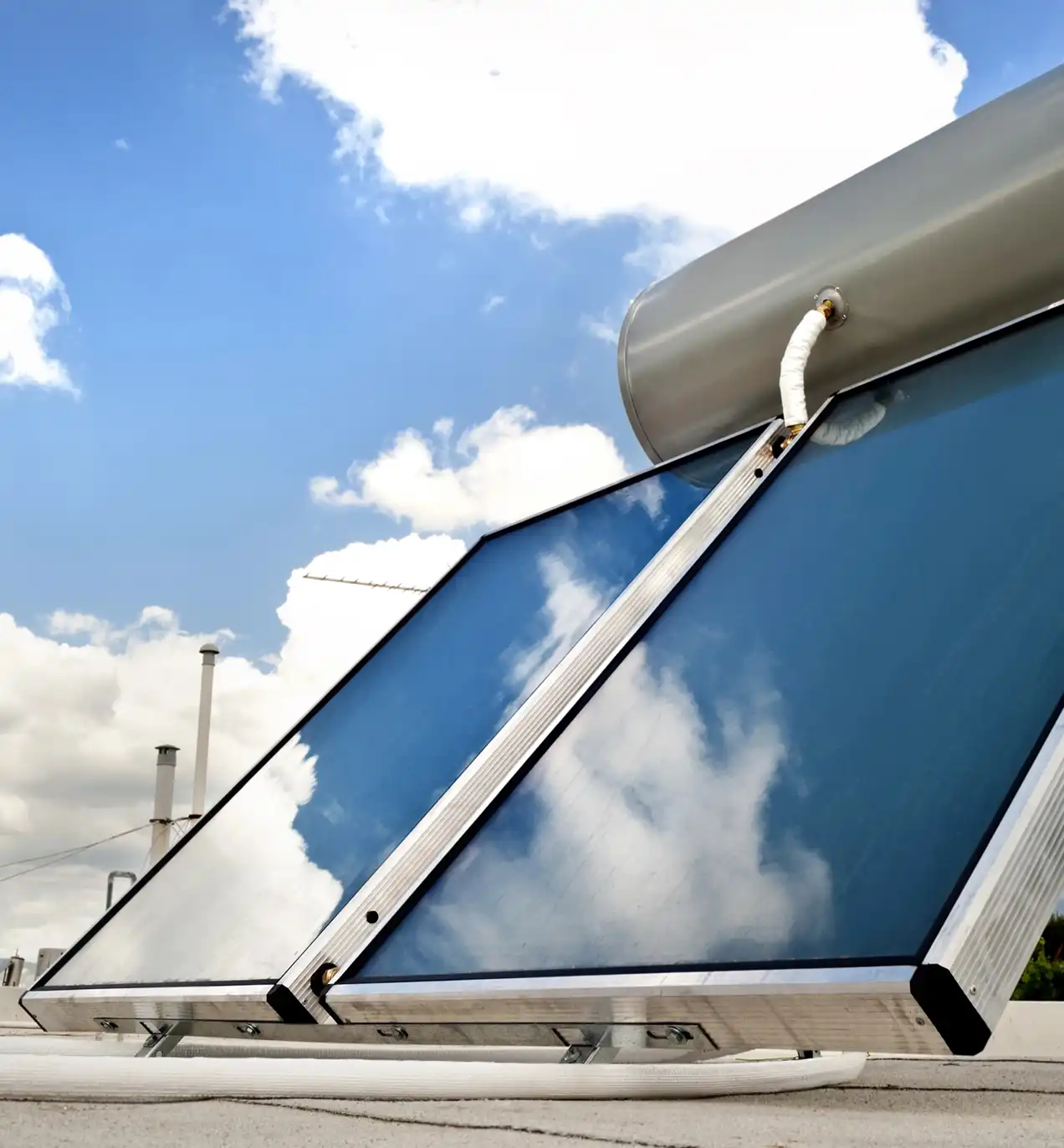 Installazione di pannelli solari termici per acqua calda